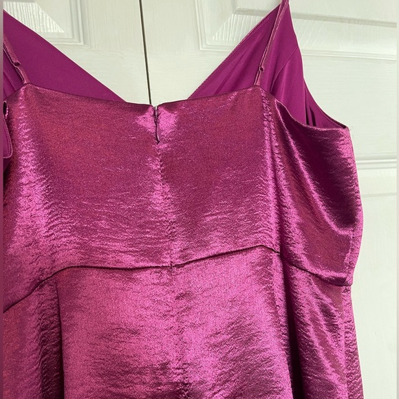 NWOT Express metallic fuchsia midi cocktail dress size medium - Picture 8 of 12